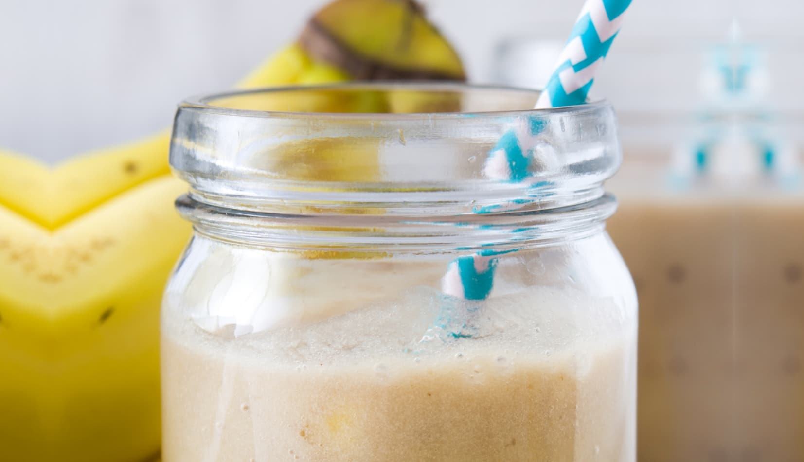 Smoothie pomme-banane-abricot au yaourt